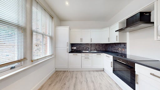 Flat Fielding Road in Greater London