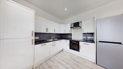 Flat Fielding Road in Greater London