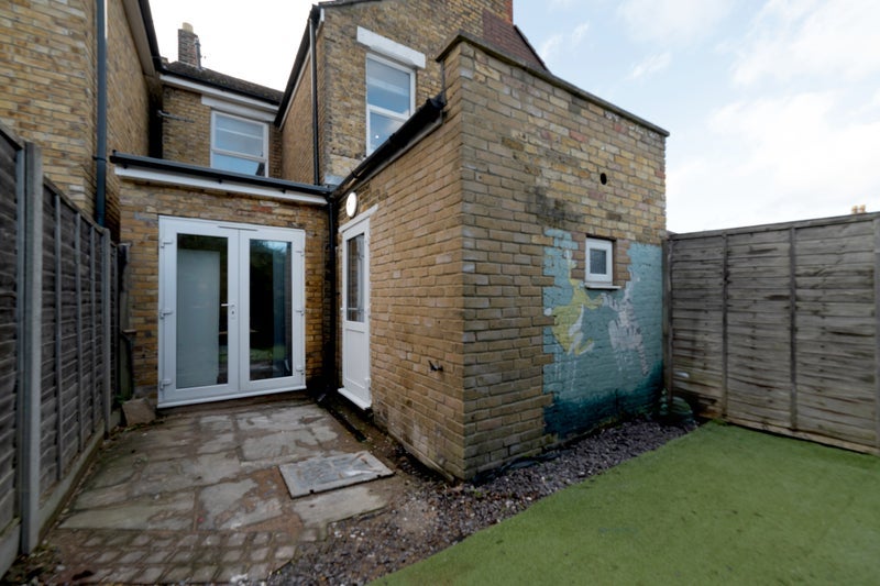 Room Rawdon Road in Maidstone