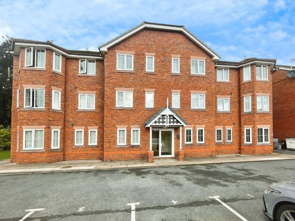 Flat Heathcote Close in Chester