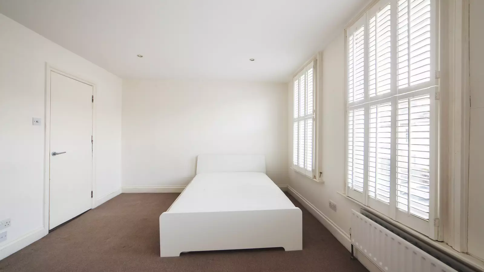 Flat Rosaville Road in Greater London