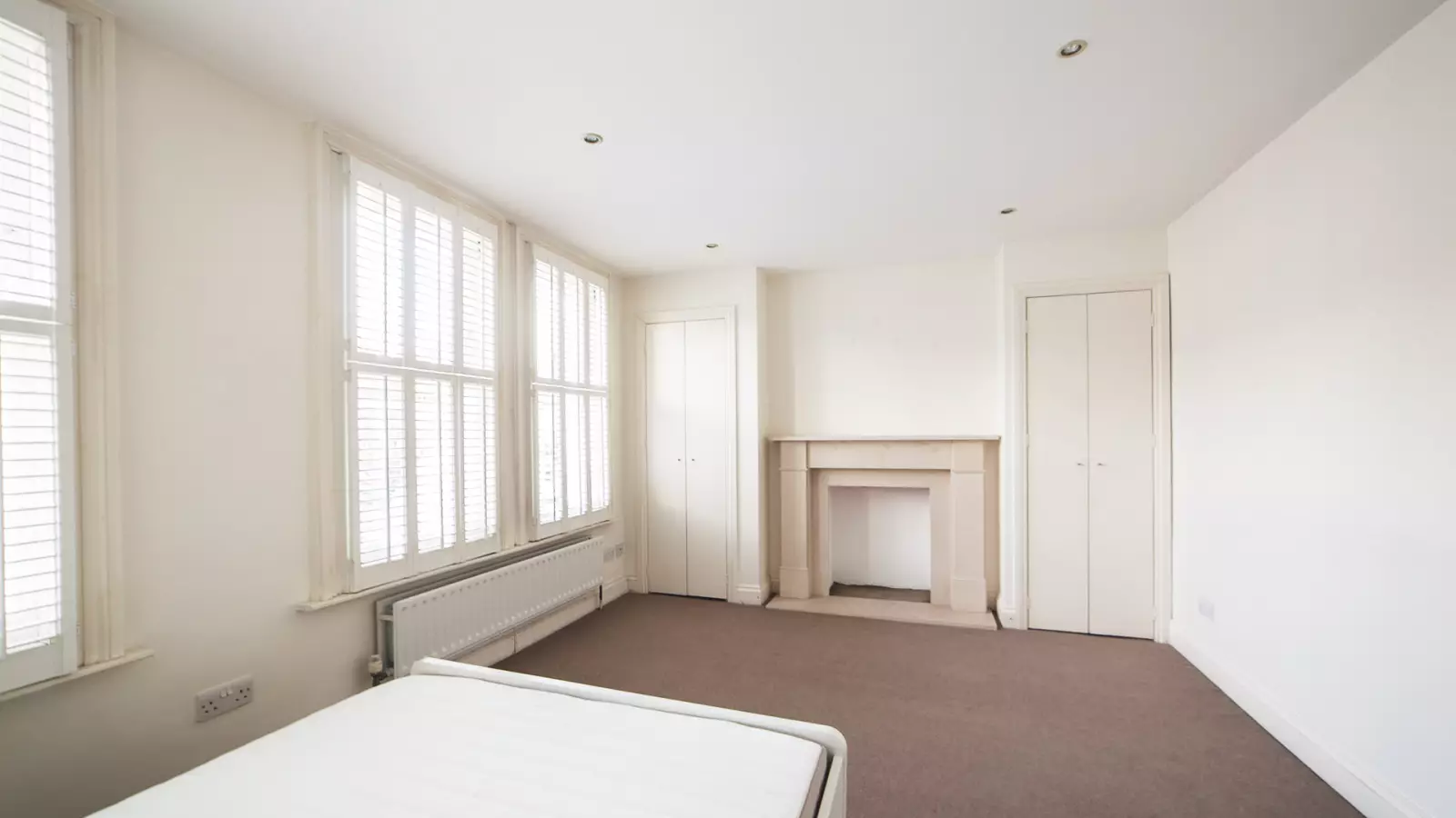 Flat Rosaville Road in Greater London