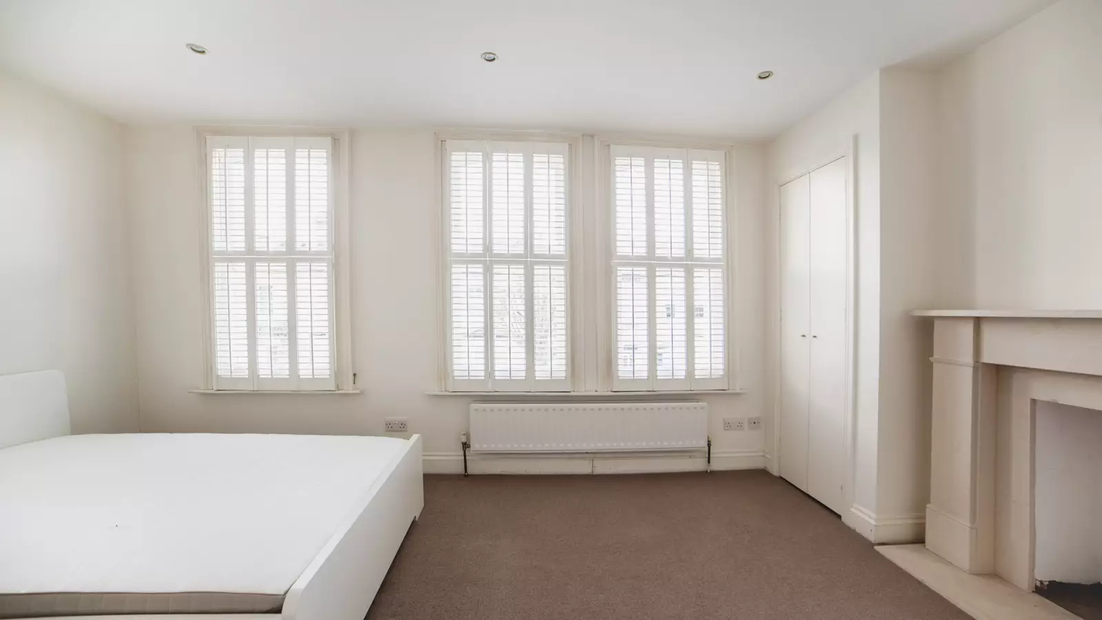Flat Rosaville Road in Greater London