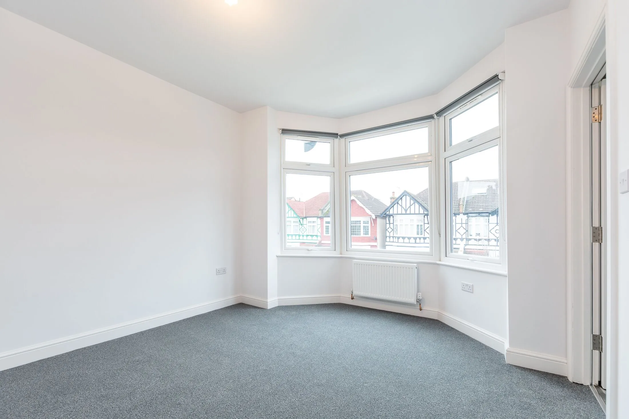 Flat Loveday Road in Greater London