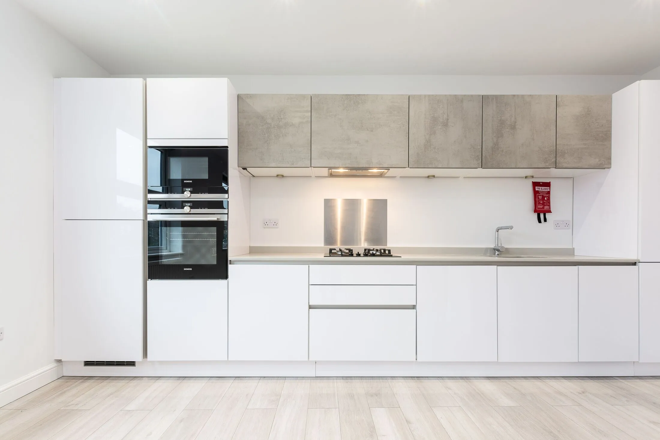 Flat Loveday Road in Greater London