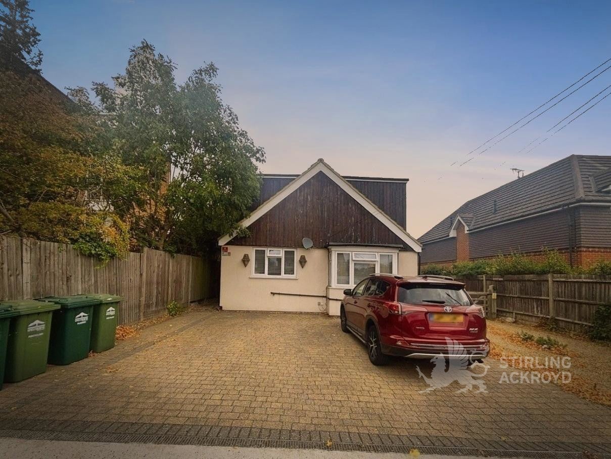 House Staines Road West in Sunbury-on-Thames