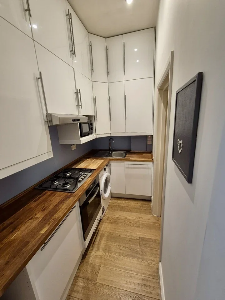 Flat Earl's Court Road in Greater London