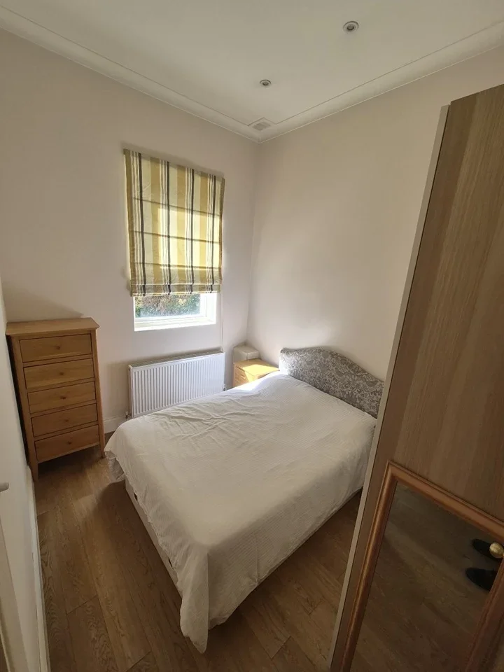 Flat Earl's Court Road in Greater London