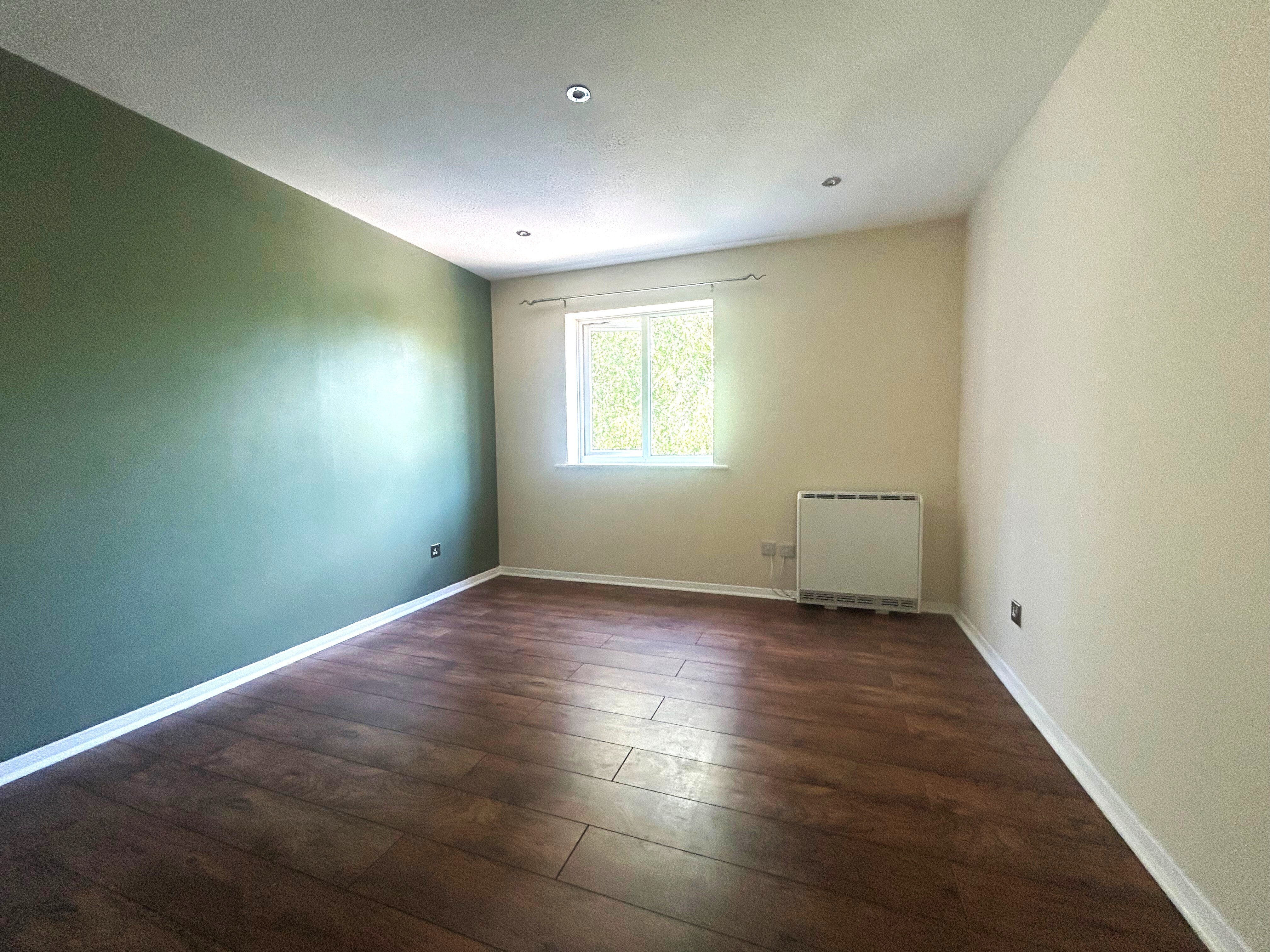 Flat Haysman Close in North Hertfordshire