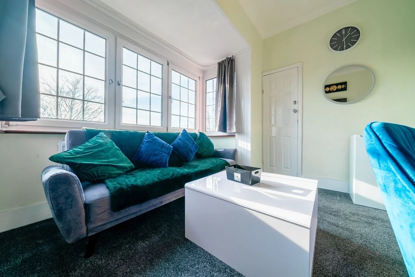 Flat Holly Road in Greater London