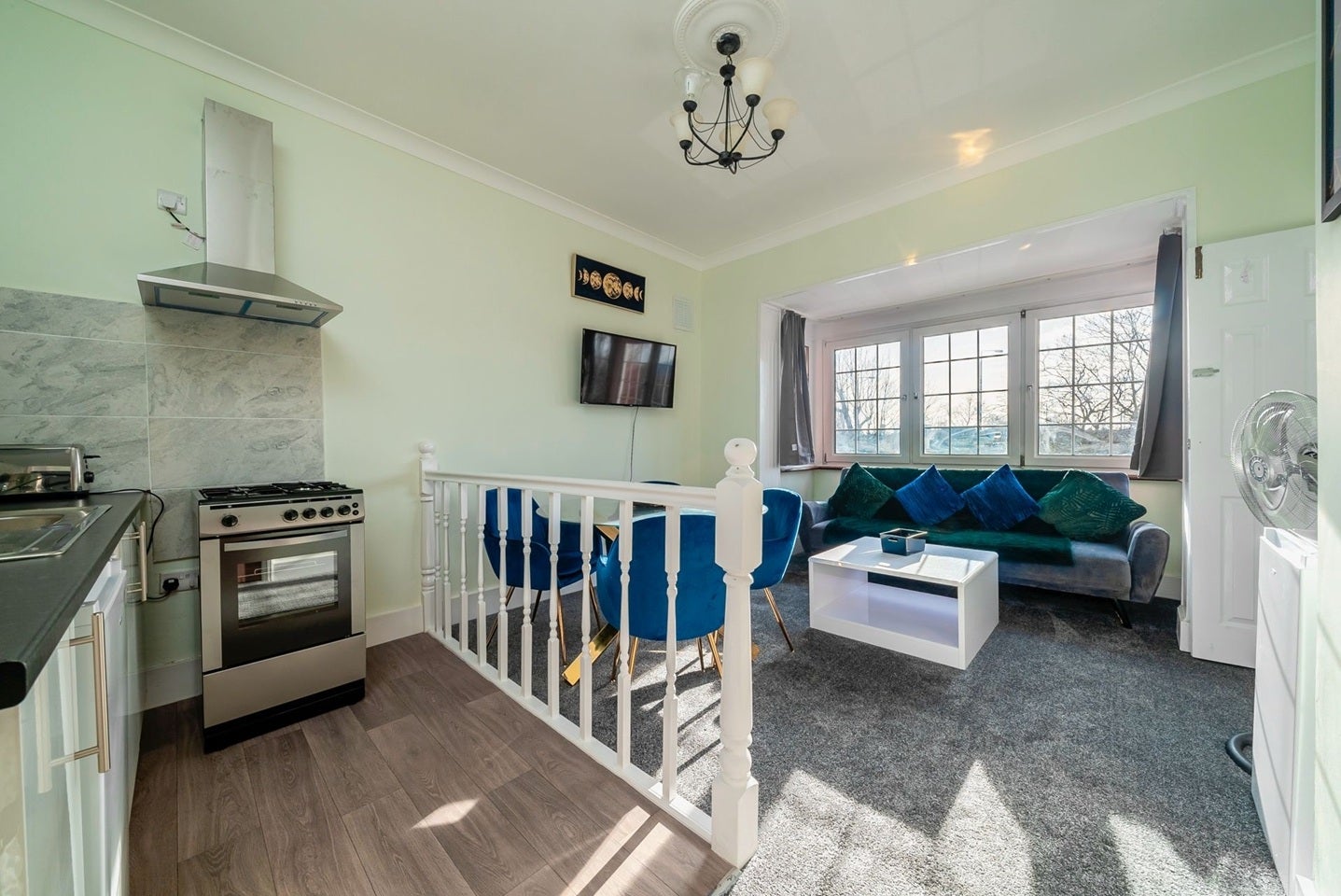 Flat Holly Road in Greater London
