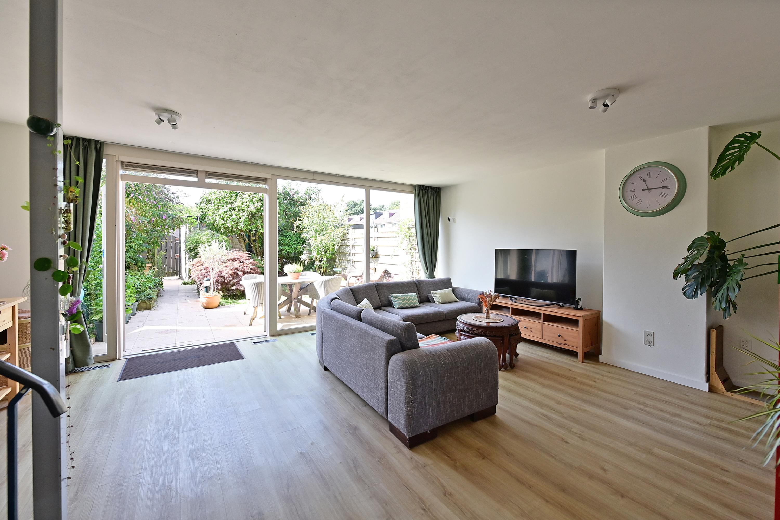 Tussenwoning te koop: Want 6, Huizen