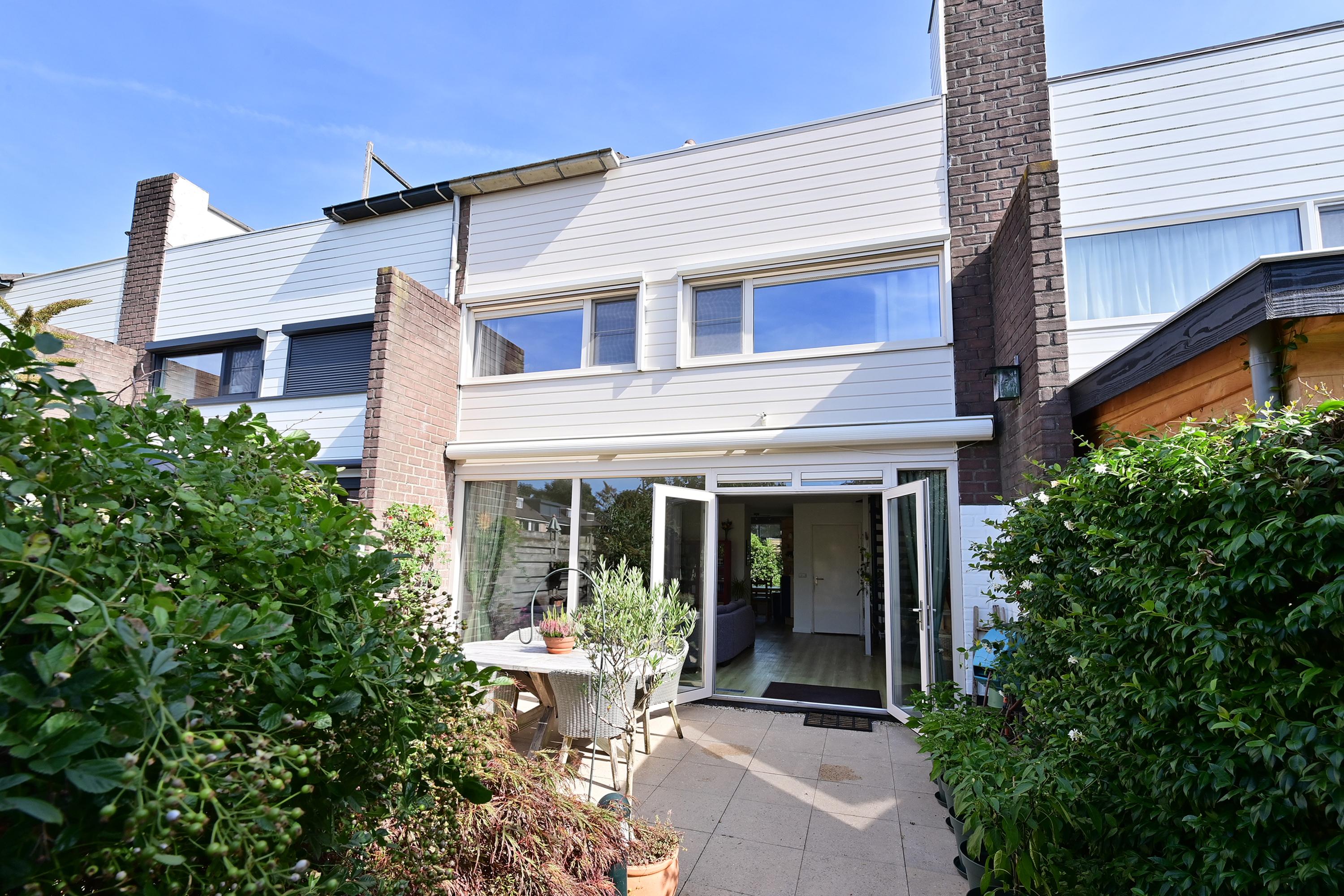 Tussenwoning te koop: Want 6, Huizen