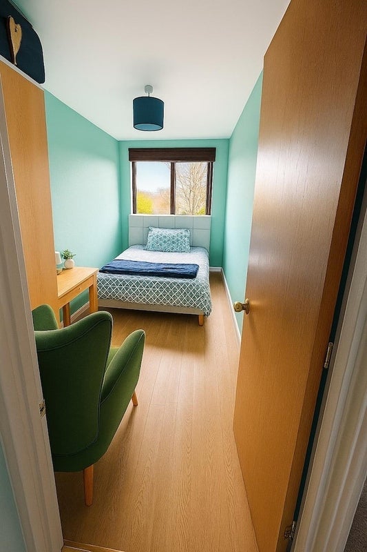 Room Bedford Road in Greater London