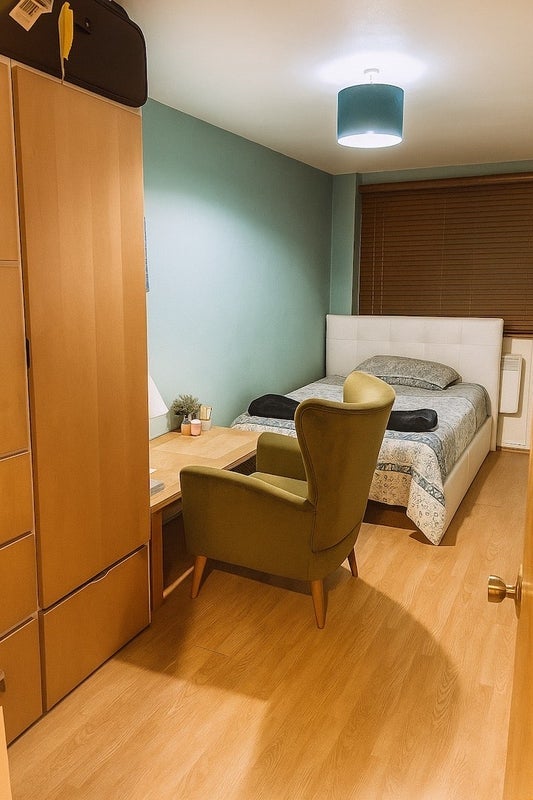 Room Bedford Road in Greater London