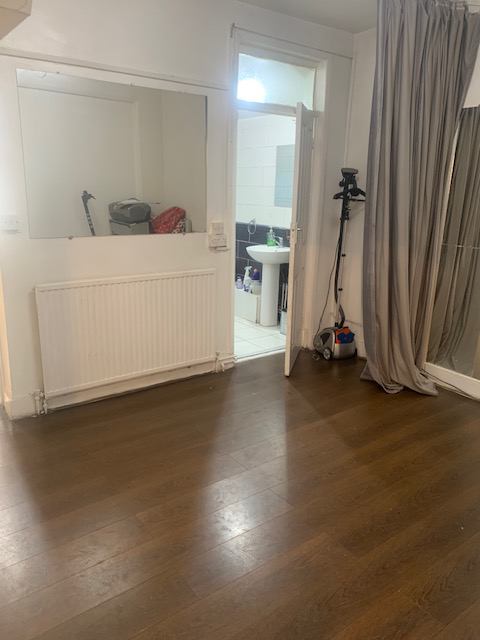 Room Belgrave Road in Greater London