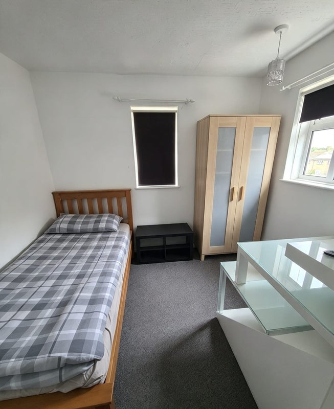 Room Spring Plat in Crawley