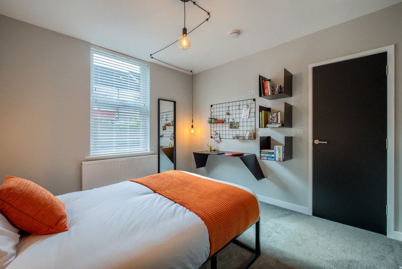 Room Broomfield Road in Coventry
