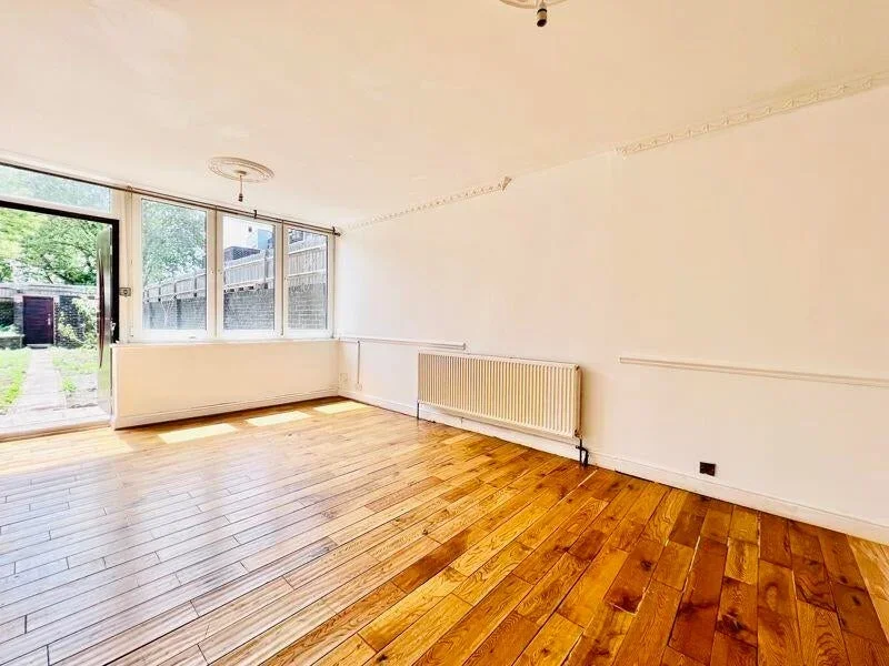 Flat Royal Street in Greater London