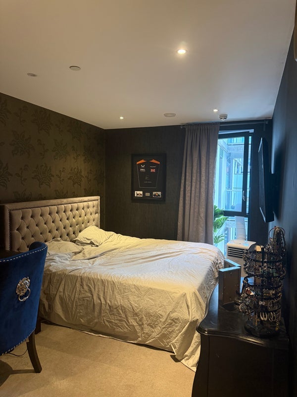 Room Commercial Street in Greater London