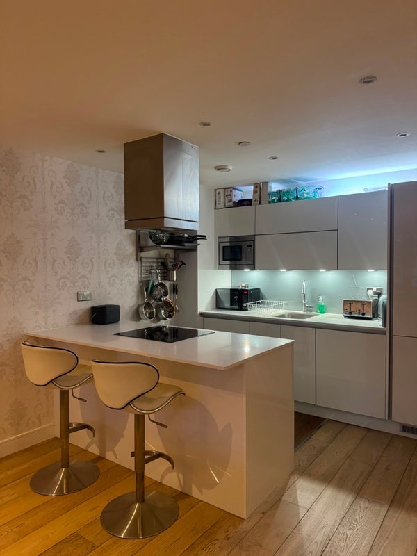 Room Commercial Street in Greater London
