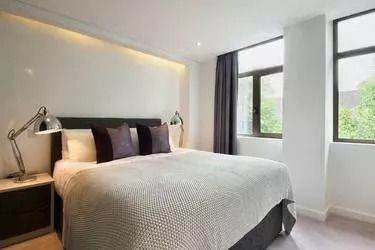 Flat Brooke's Court in Greater London