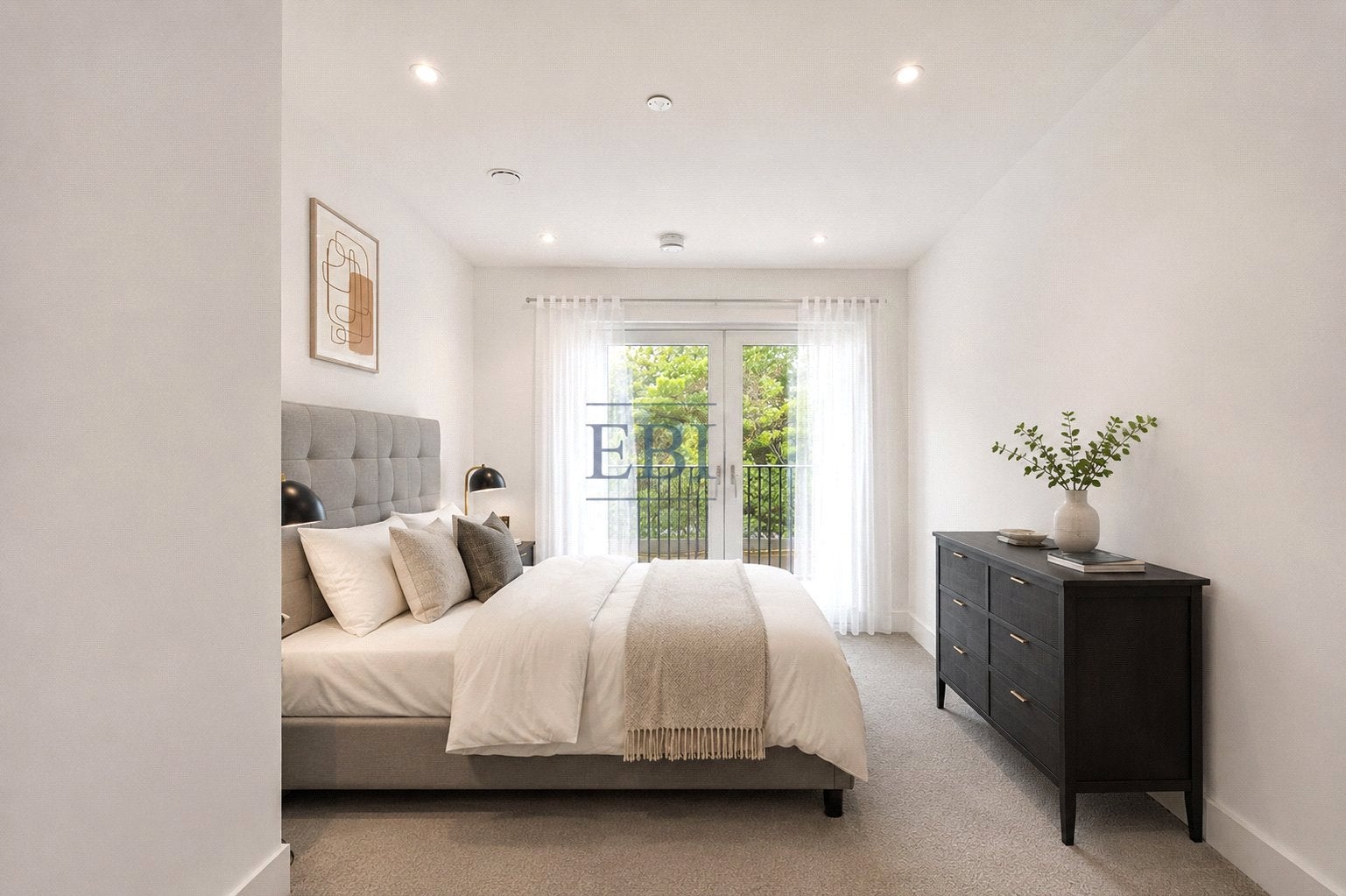 Flat Monarch Square in Greater London