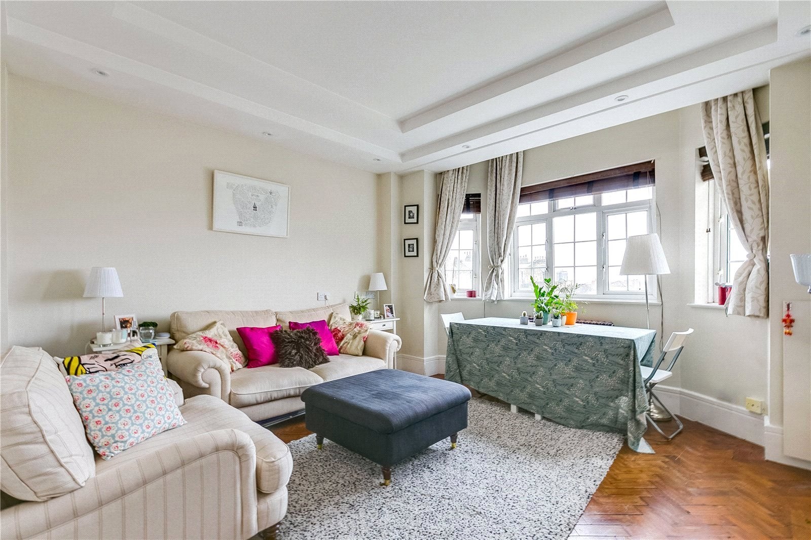 Flat Macaulay Road in Greater London