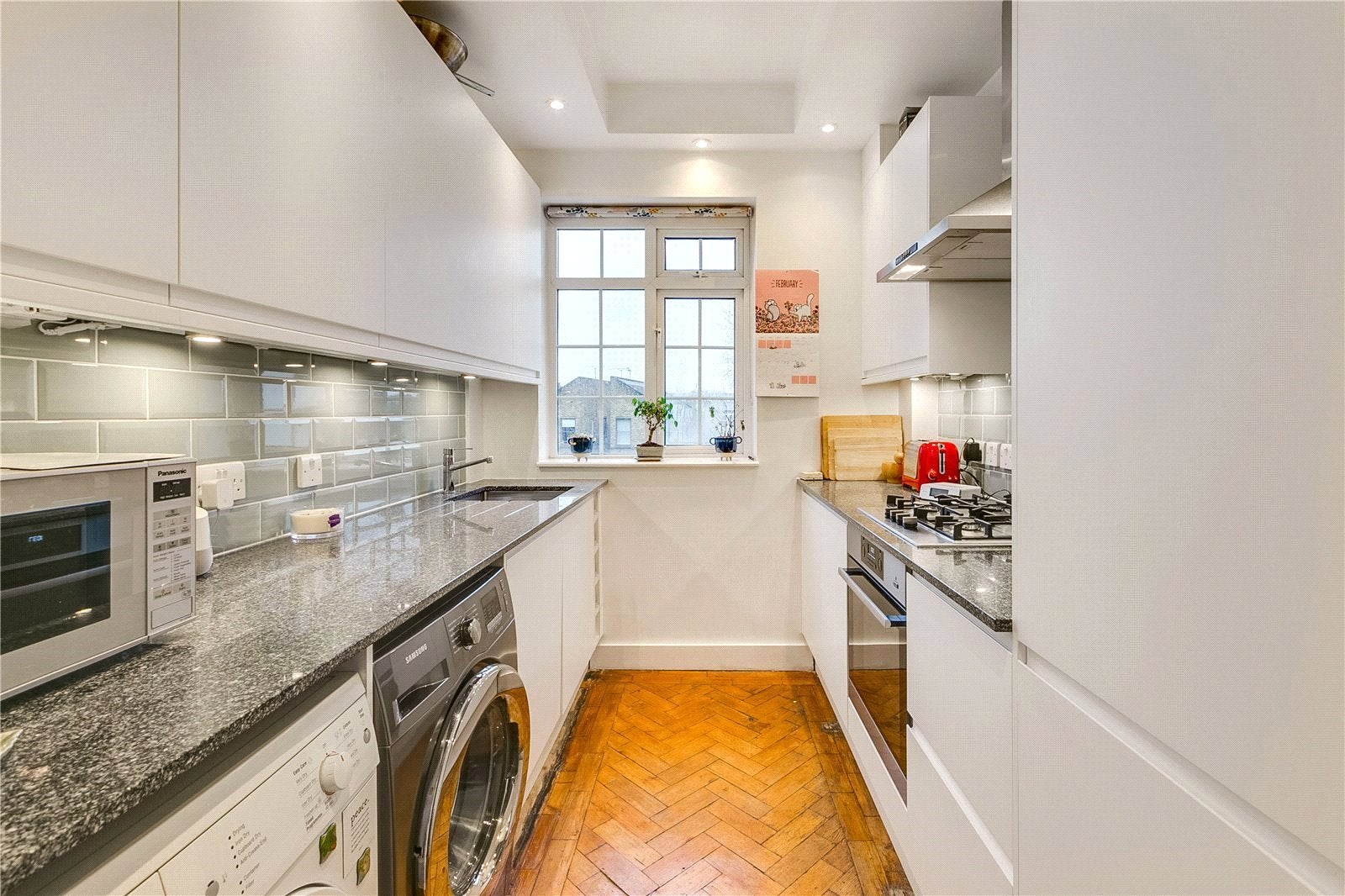 Flat Macaulay Road in Greater London