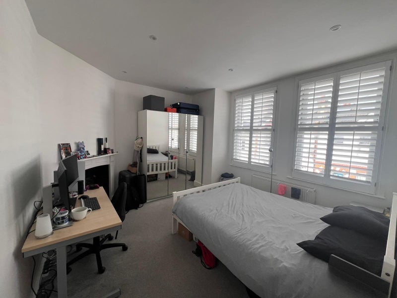 Room Salterford Road in Greater London