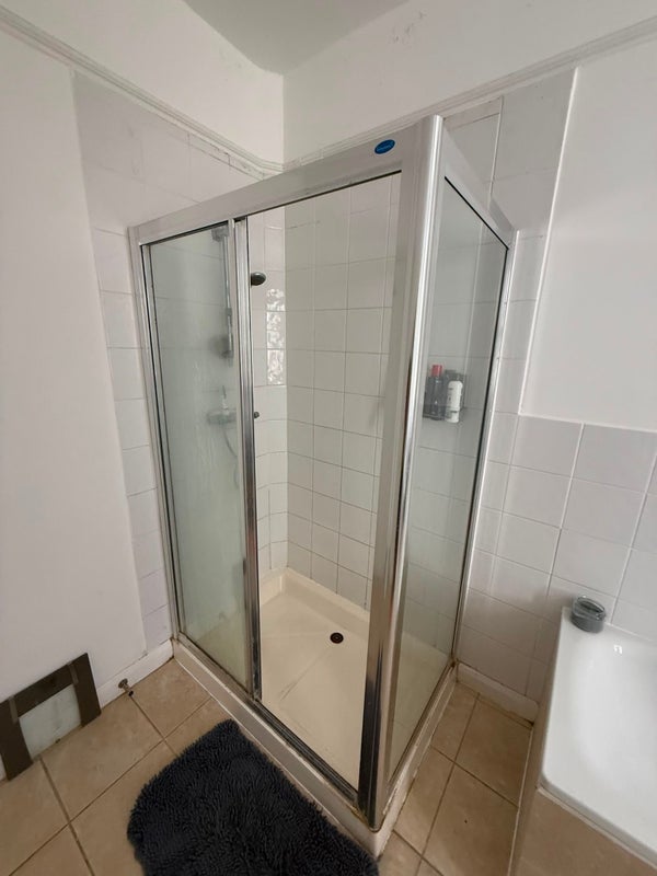 Room Salterford Road in Greater London