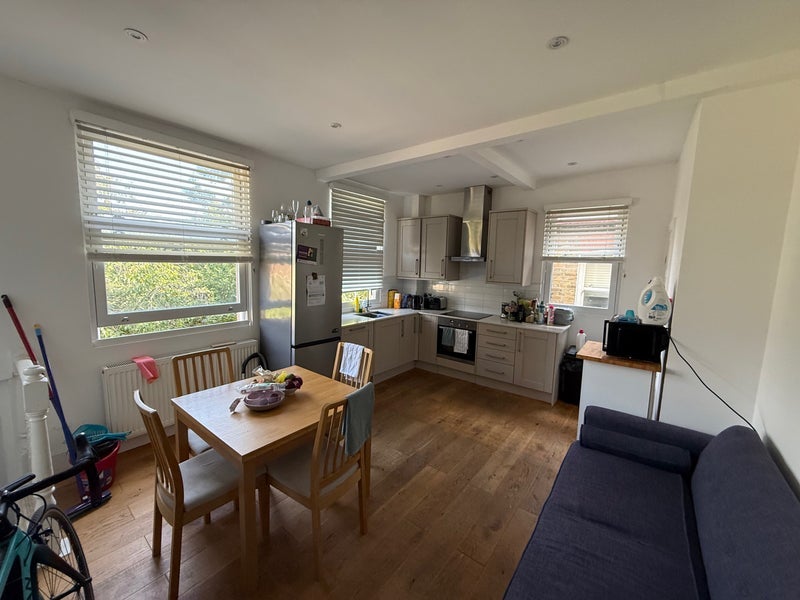 Room Salterford Road in Greater London
