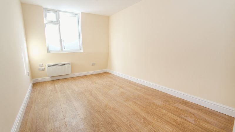 Flat Cricklewood Lane in Greater London