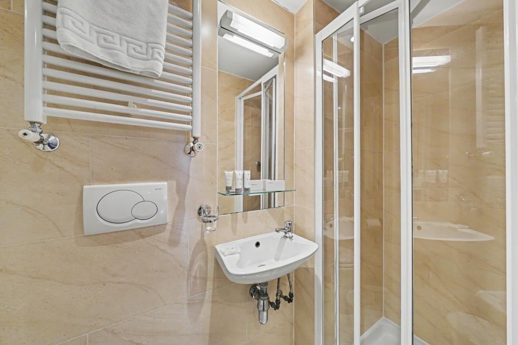 Room Cartwright Gardens in Greater London