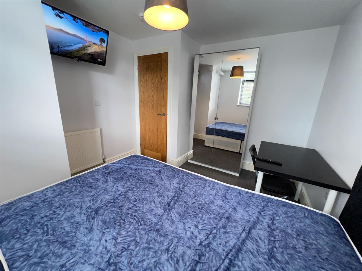 Flat Millicent Road in Nottingham