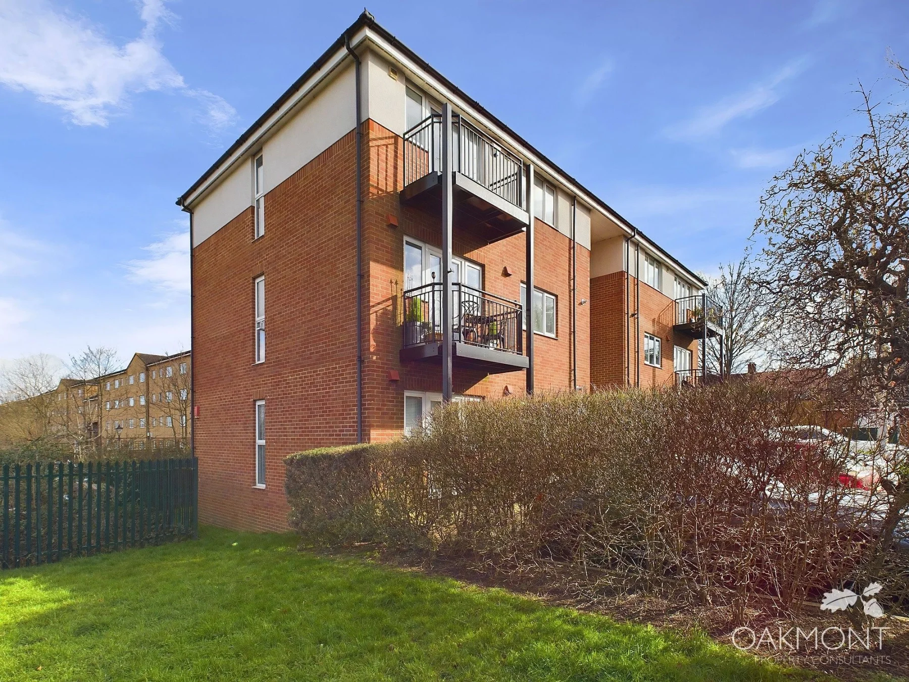 Flat Thomas Drive in Greater London