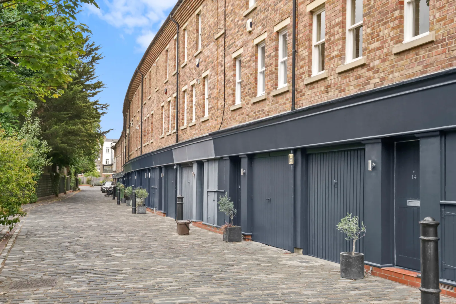 House St Paul's Mews in Greater London