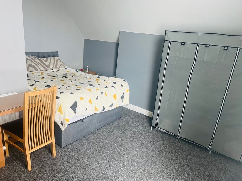 Room Morley Street in Atherton