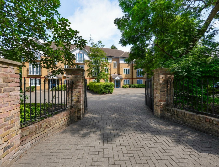 Flat Station Road in Greater London