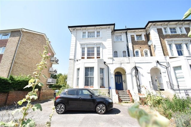 Flat Ewell Road in Greater London