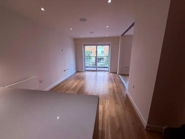 Flat Kingsbury Road in Greater London