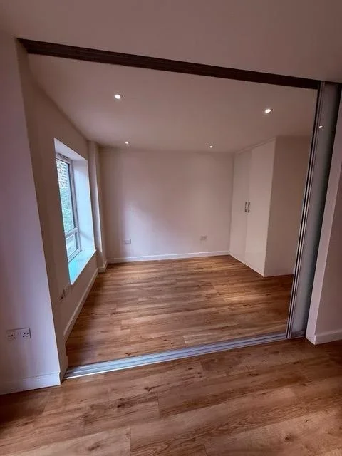 Flat Kingsbury Road in Greater London