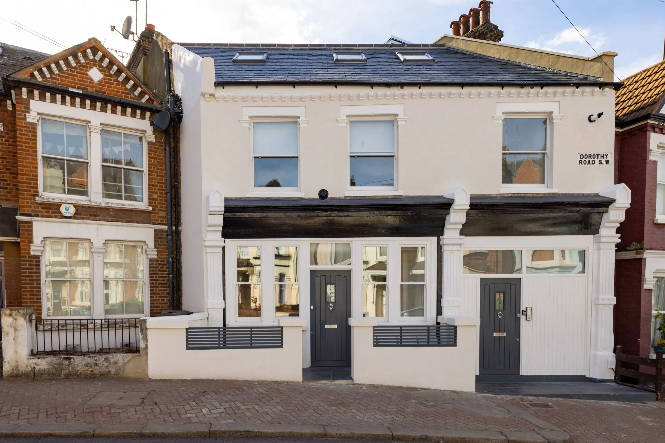 Flat Lavender Hill in Greater London