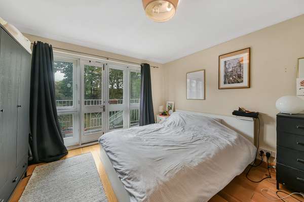 Flat Fitzjohn's Avenue in Greater London