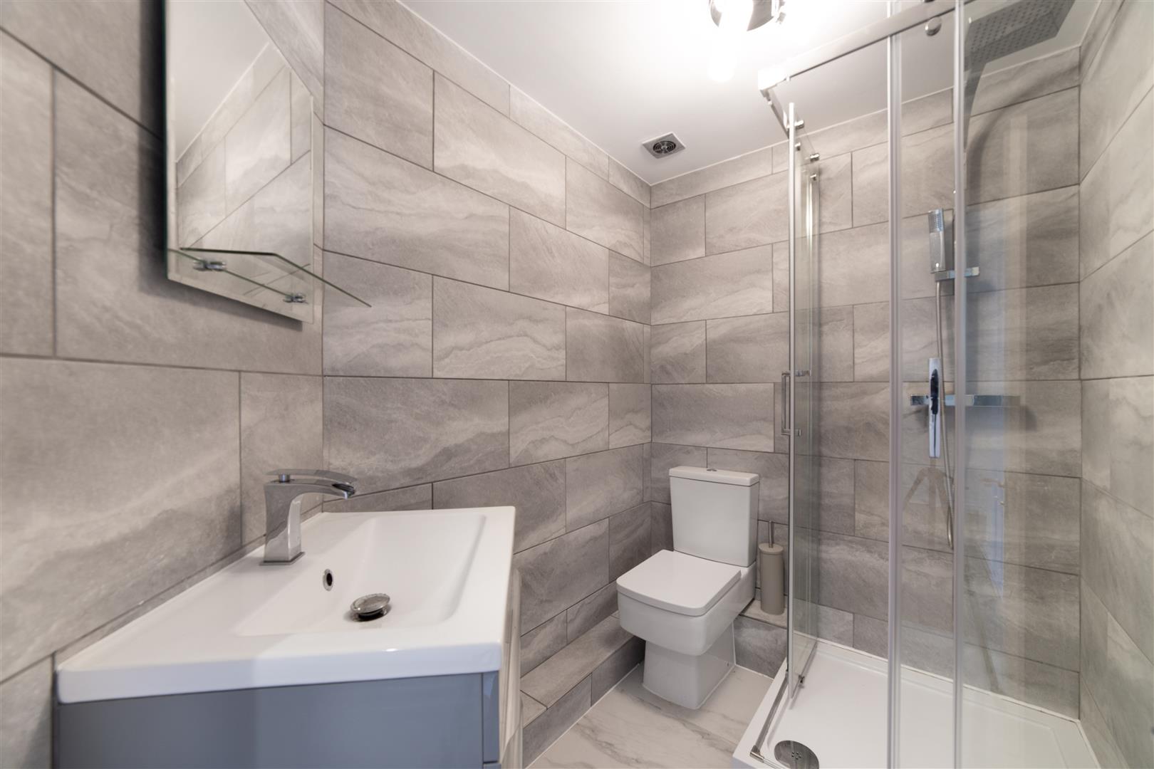 Flat Osborne Terrace in Newcastle upon Tyne