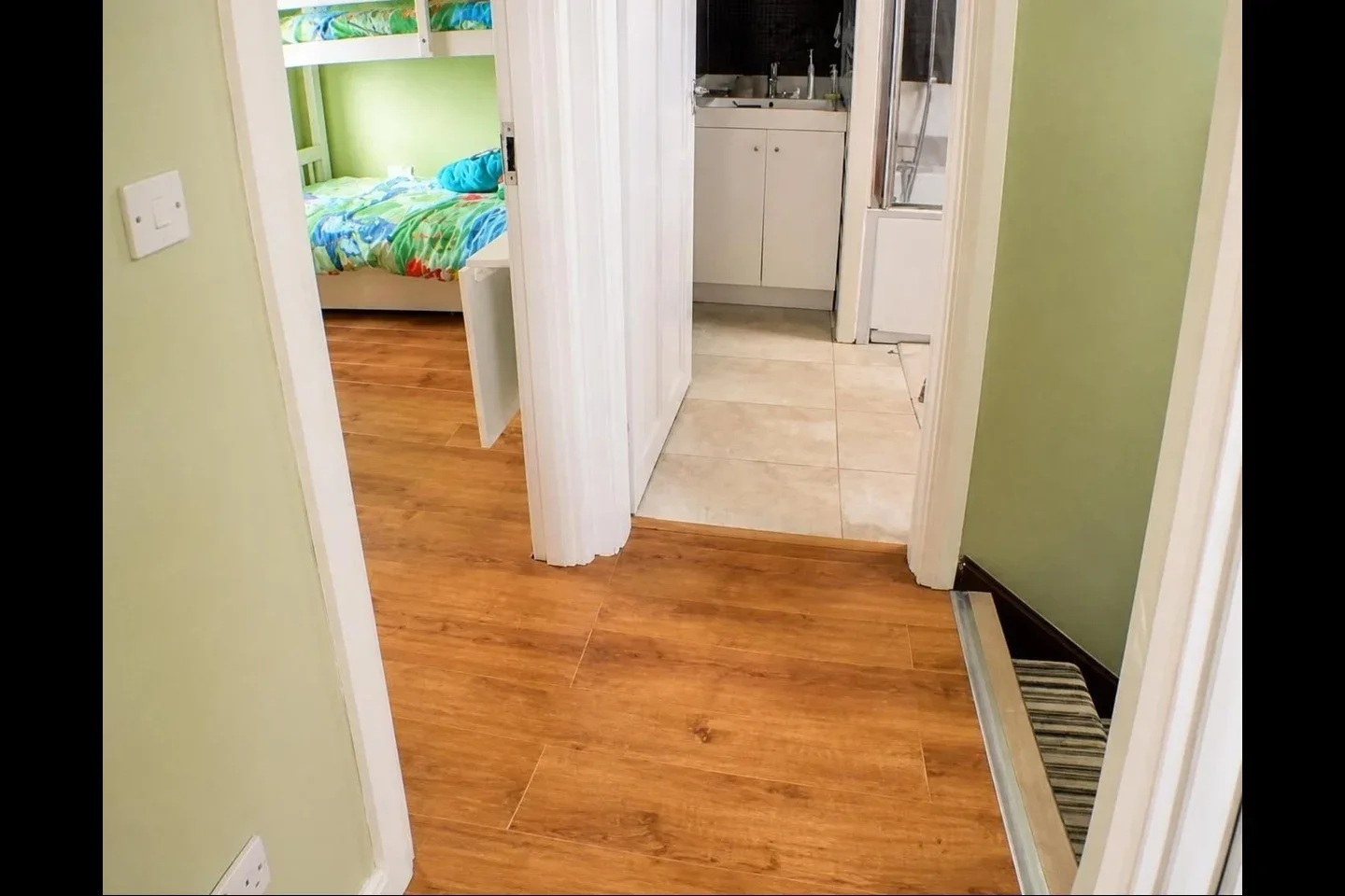 Room West Grove in Greater London