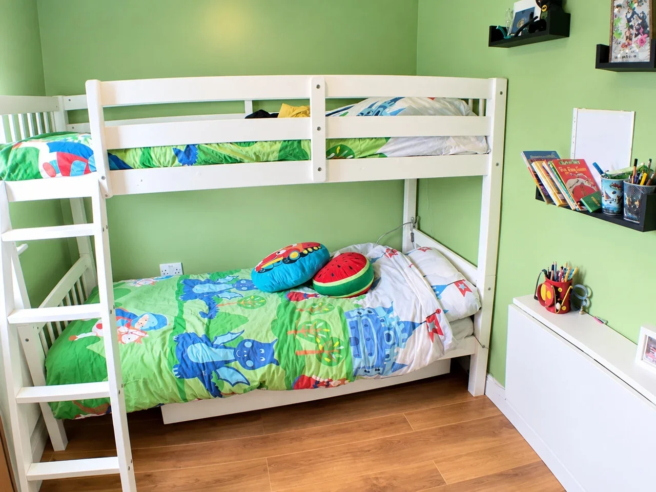 Room West Grove in Greater London