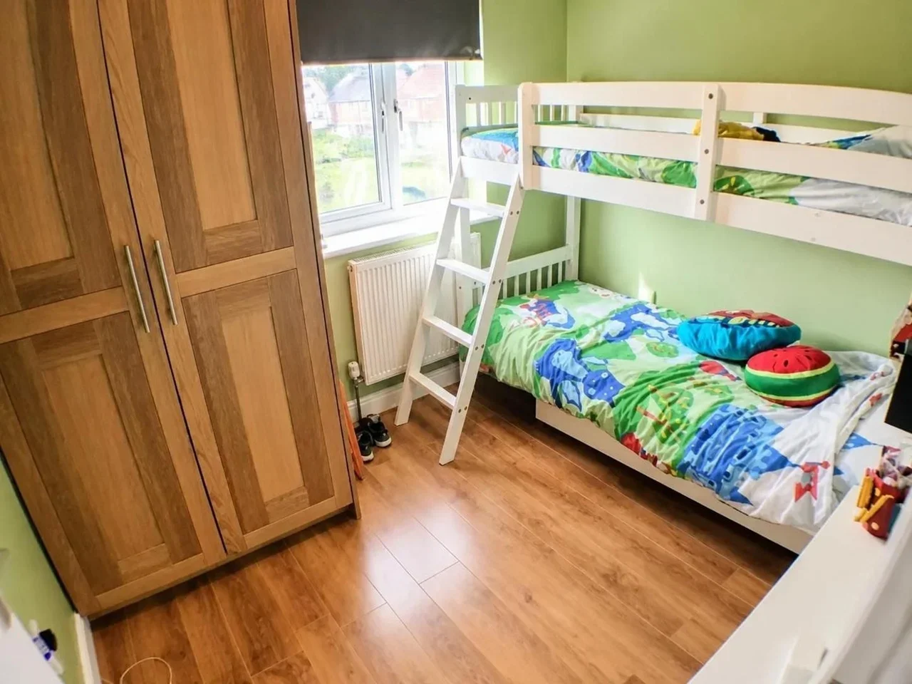Room West Grove in Greater London