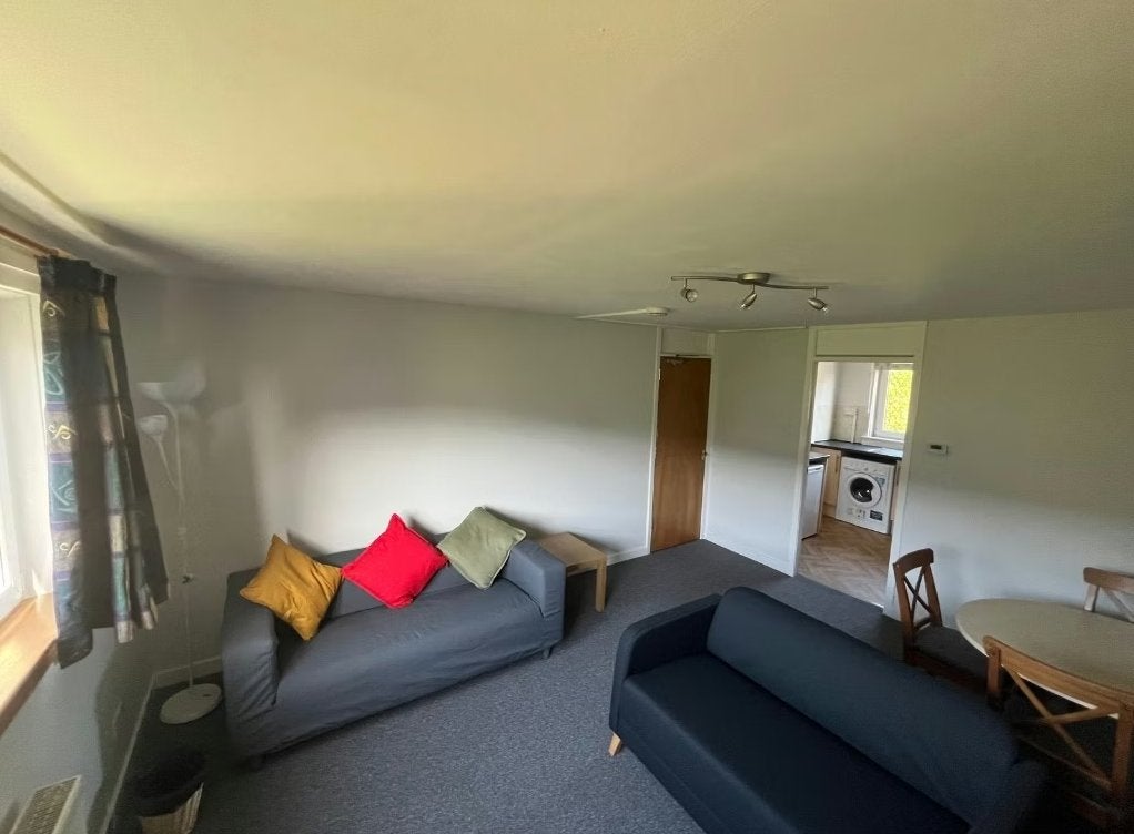 Flat Calder Grove in City of Edinburgh