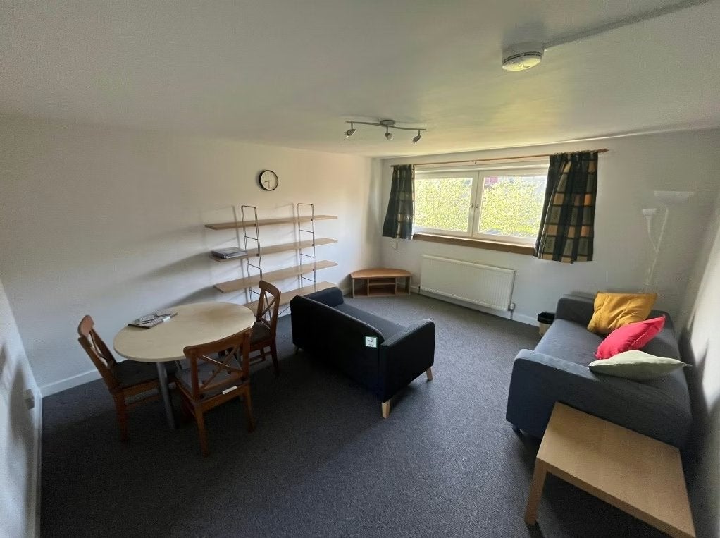 Flat Calder Grove in City of Edinburgh